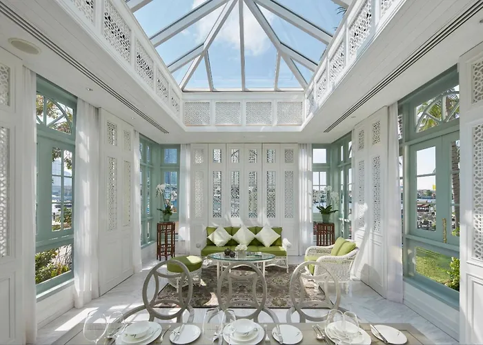 Mandarin Oriental, Hotel