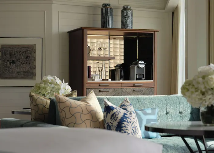 Mandarin Oriental, Hotel