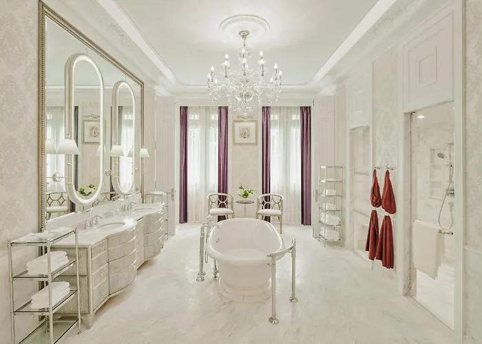 Mandarin Oriental, Hotel